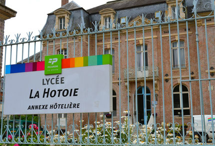 Façade du batiment hotelier du Lycée polyvalent La Hotoie Amiens située à Amiens
