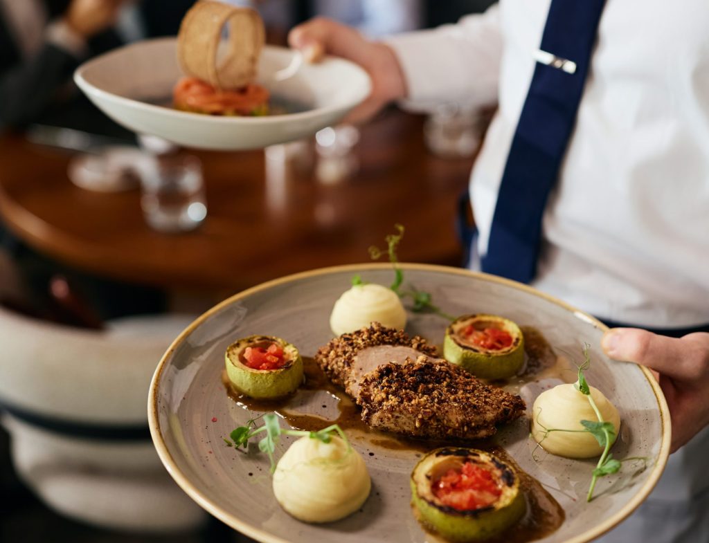 Illustration d'un service au restaurant d'application du Lycée polyvalent La Hotoie Amiens